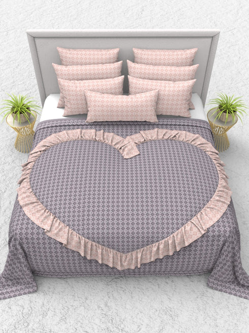 The White Moss Valentine Heart Winter comforter with 2 pillow covers